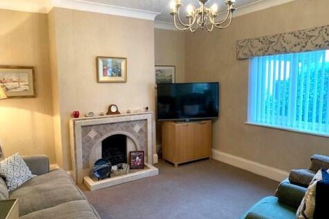 Crossley Road 10 lounge 1.jpg