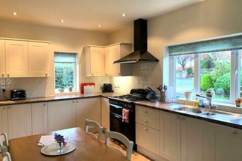 Crossley Road 10 kitchen.jpg