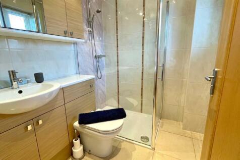 EN-SUITE FULLY FITTED