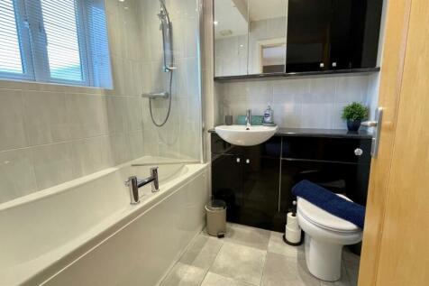 EN-SUITE FULY TILED