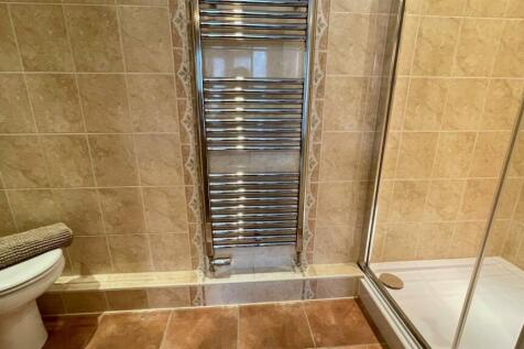 EN-SUITE FULLY TILED