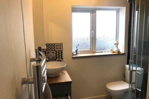 3 PIECE SHOWER ROOM