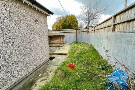 REAR GARDEN/ COURTYARD