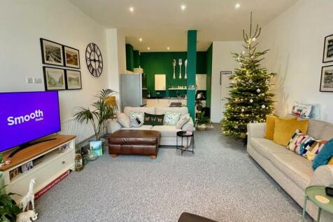 OPEN PLAN LOUNGE/DINING/KITCHEN