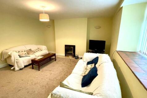 L-SHAPED LOUNGE