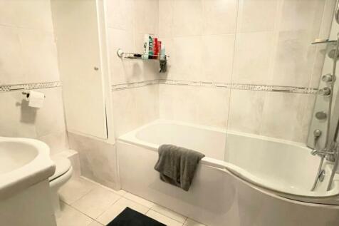 TILED 3-PIECE BATHROOM