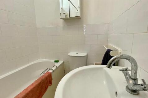 3-PIECE BATHROOM