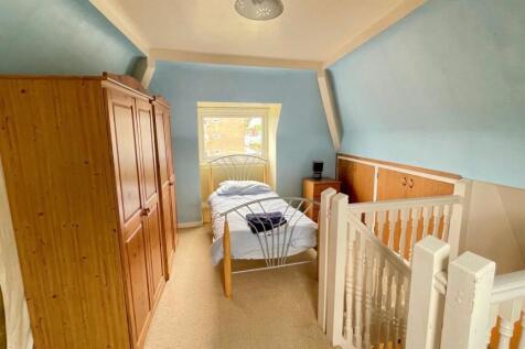 DOUBLE ASPECT SECOND FLOOR BEDROOM/STUDY/HOBBIES R
