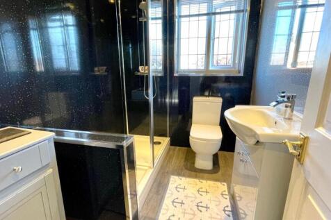 MODERN SHOWER ROOM