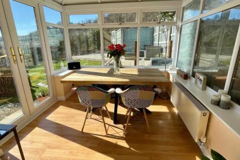 CONSERVATORY/DINING ROOM