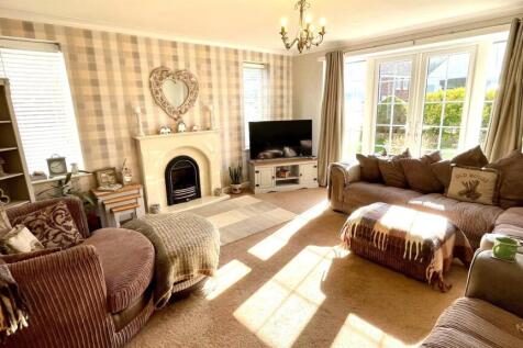 dulas close 10 new lounge pic 1.jpg