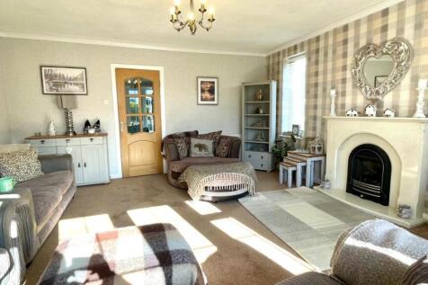 dulas close 10 new lounge pic 2.jpg