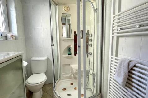 conwy ct 1 shwr.jpg