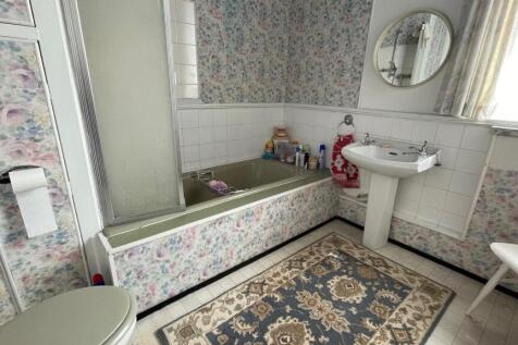 4-PIECE BATHROOM