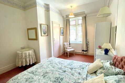 BEDROOM 7