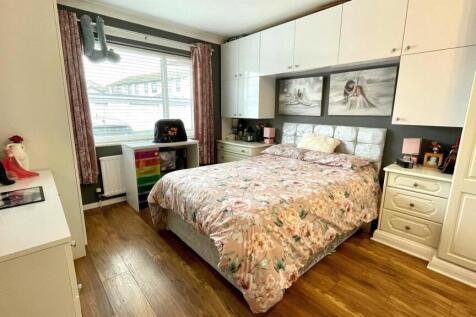 riverside ct 2 bed 1 pic 1.jpg