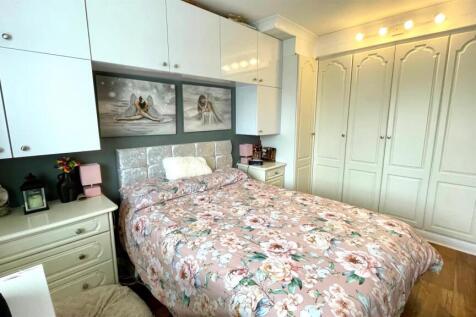 riverside ct 2 bed 1 pic 2.jpg