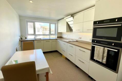 KITCHEN/ BREAKFAST ROOM