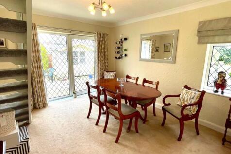 DOUBLE ASPECT BEDROOM 2