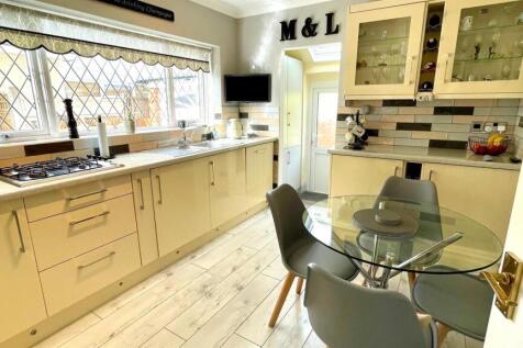 KITCHEN/BREAKFAST ROOM
