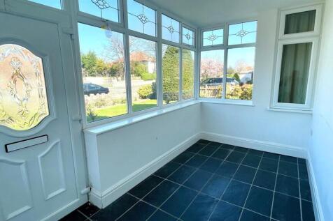 ENTRANCE/SUN PORCH
