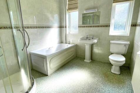 GROUND FLOOR 4 -PIECE BATHROOM