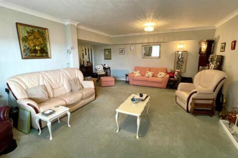LOUNGE/ DINING ROOM