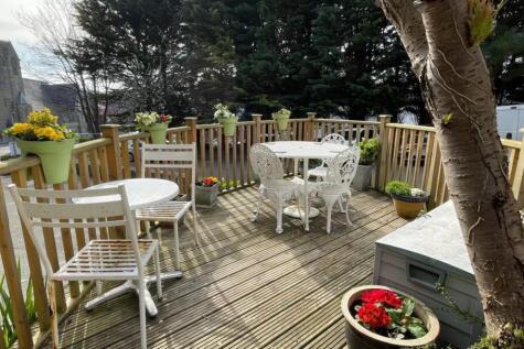 COMMUNAL SEATING AREAS