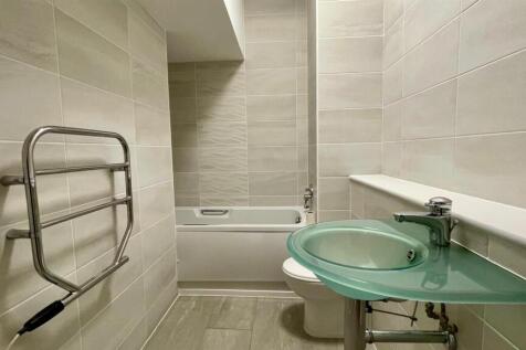 TILED 3 PIECE BATHROOM
