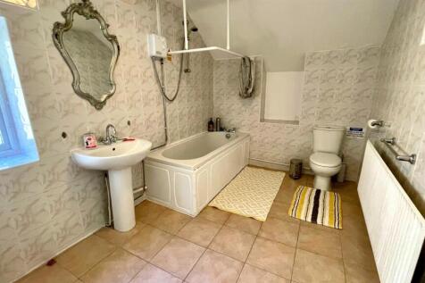 FULLY TILED BATHROOM