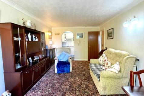 LOUNGE/DINING AREA