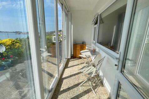 ENCLOSED SUN ROOM