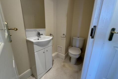 SEPARATE 2 PIECE CLOAKROOM