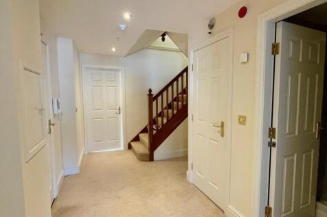3RD FLOOR LEVEL HALLWAY