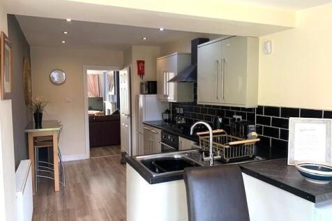 OPEN PLAN KITCHEN/DINING ROOM