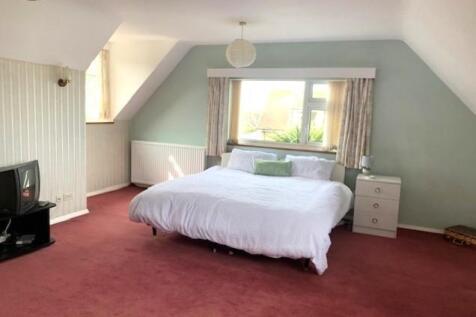 TWIN ASPECT BEDROOM