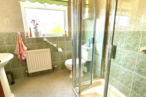 3 PICE TILED SHOWER ROOM