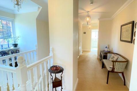 FIRST FLOOR LANDING AREA