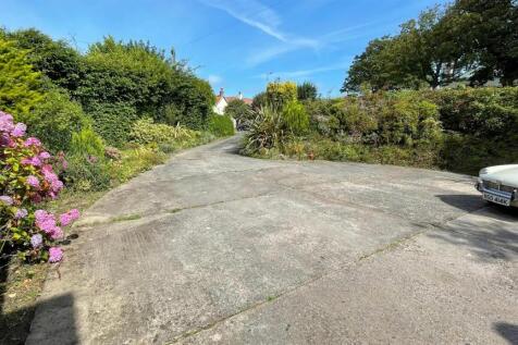 CONCRETE DRIVEWAY