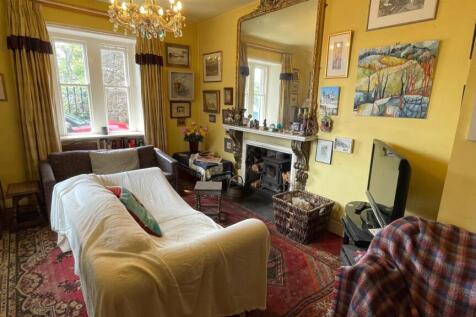 DOUBLE ASPECT LOUNGE/SITTING ROOM