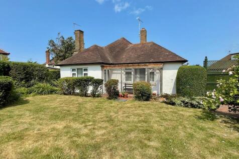ATTRACTIVE REAR GARDEN