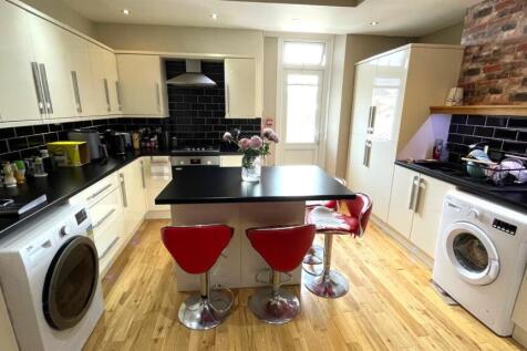 OPEN PLAN KITCHEN/ DINING ROOM