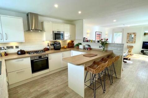 OPEN PLAN LOUNGE/ DINING ROOM/ KITCHEN