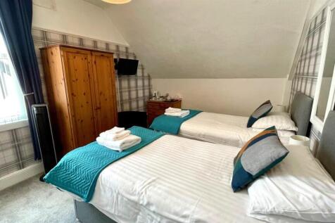 GUEST ROOM 6