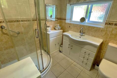 TILED 3 PIECE SHOWRE ROOM