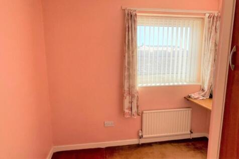 L-SHAPED BEDROOM 3