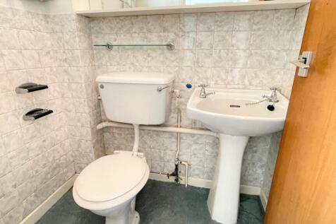 2-PIECE CLOAKROOM