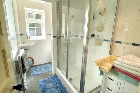 GROUND FLOOR TILED 3 PIECE SHOWER ROOM