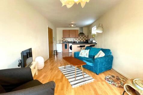 OPEN PLAN LOUNGE/DINING/KITCHEN