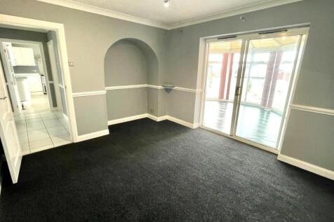 SITTING/DINING ROOM
